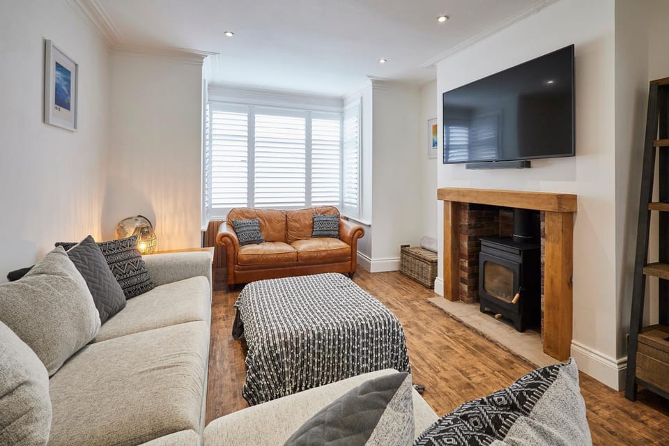 TV and multimedia, Living room, Seating area, flat iron