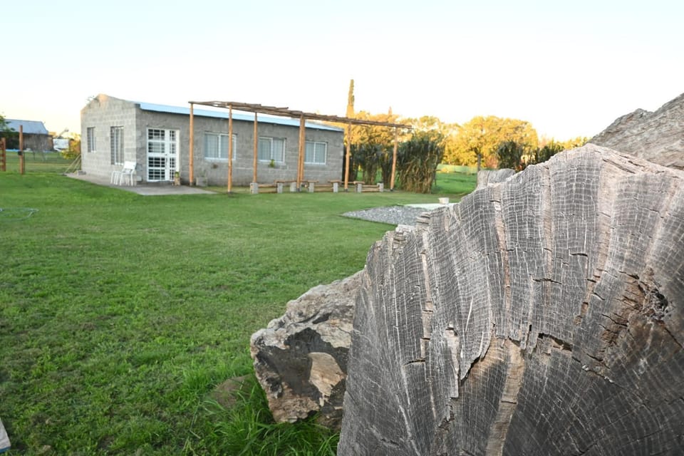 Aldea Cumelén House in San Nicolás de los Arroyos