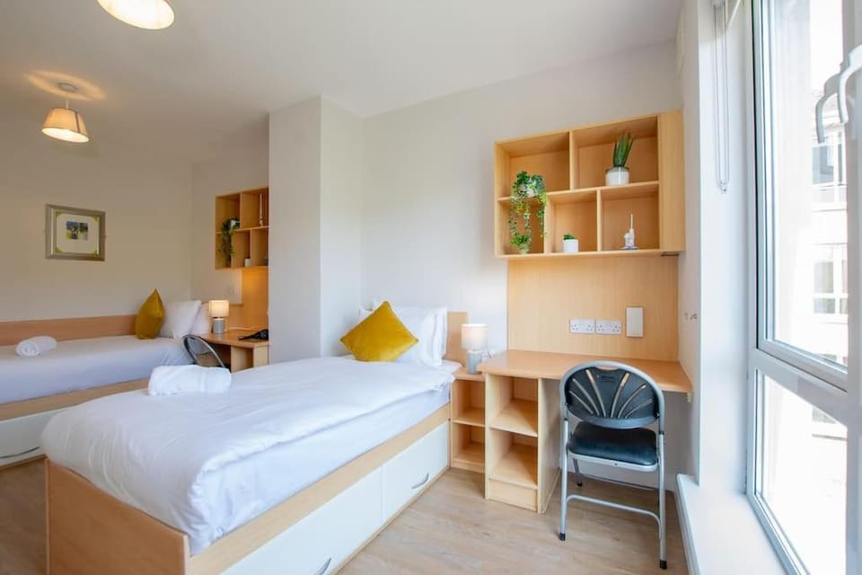 Spacious 4-Bedroom Townhouse - Sleeps 8 House in Galway