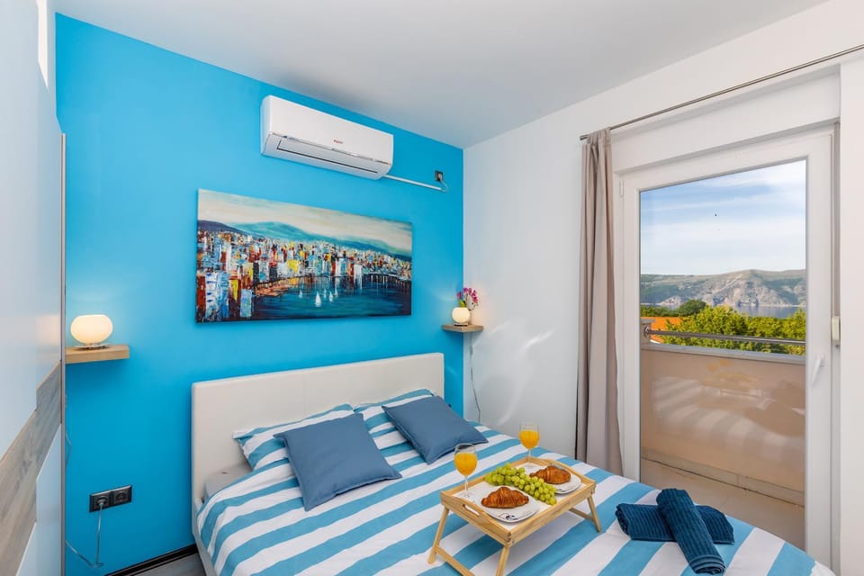 Bed, Bedroom, air conditioner