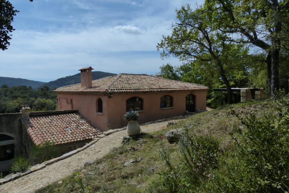 La Bastide Basse Nature Piscine à 3 quarts d'heure de la mer Country House in French Riviera