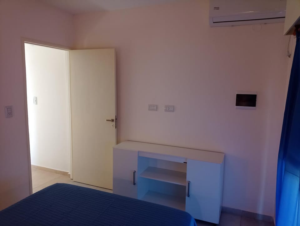 Bedroom, air conditioner