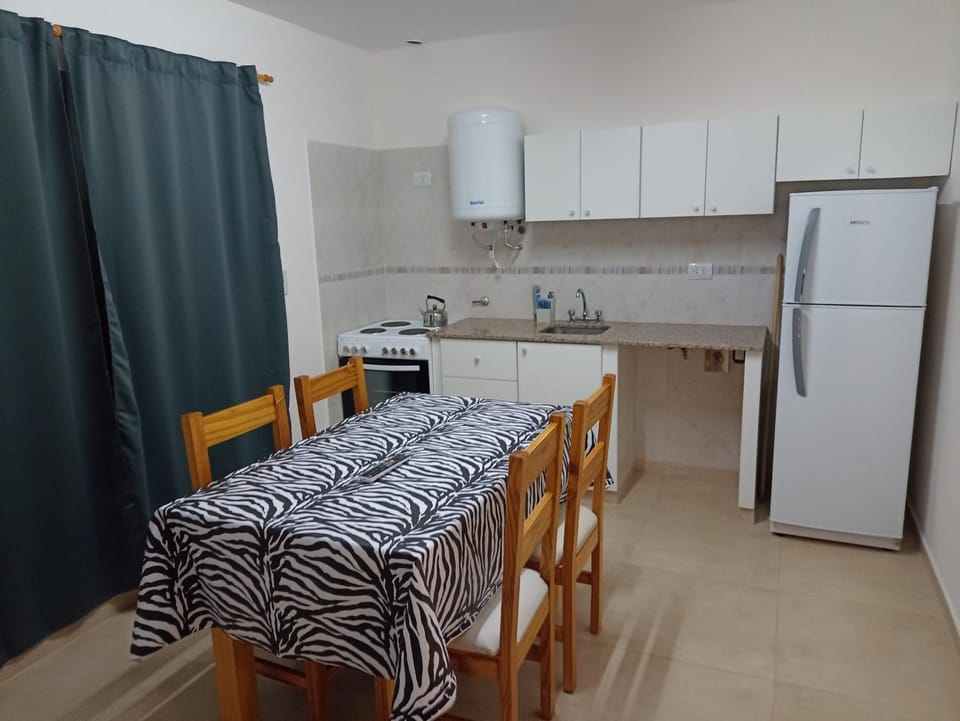 Kitchen or kitchenette, Dining area, pet friendly, stove
