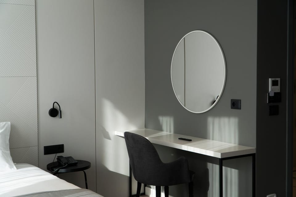Seating area, room service, air conditioner