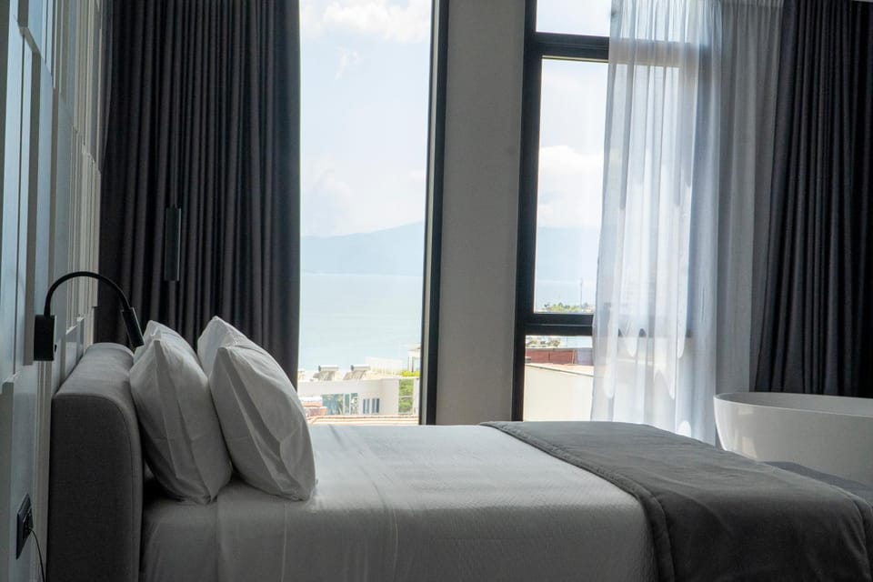 Bed, Photo of the whole room, Bedroom, Quiet street view
