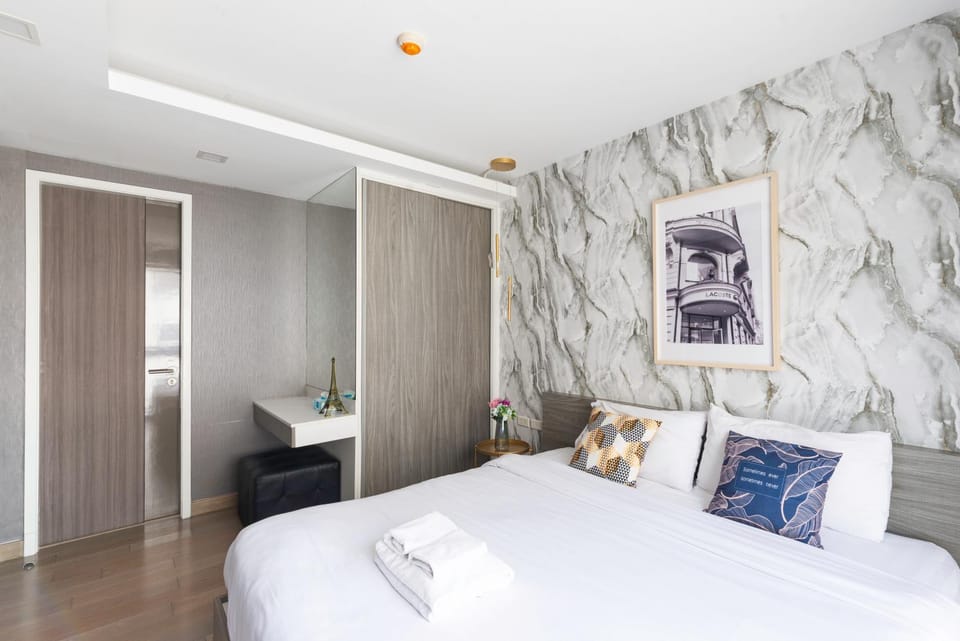 Dazzle Sukhumvit 7 by LeFoyer Apartment in Bangkok