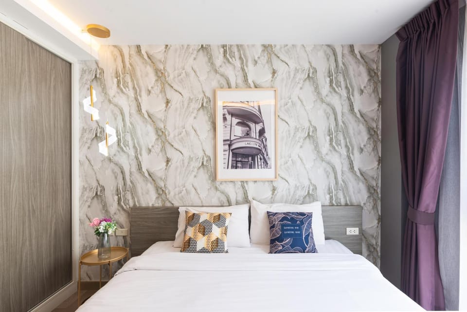 Dazzle Sukhumvit 7 by LeFoyer Apartment in Bangkok