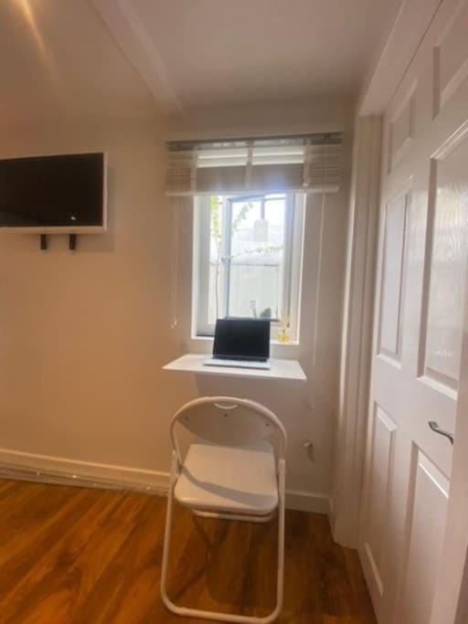 Cozy Basement Apartment at the edge of Old Town Apartment in Margate