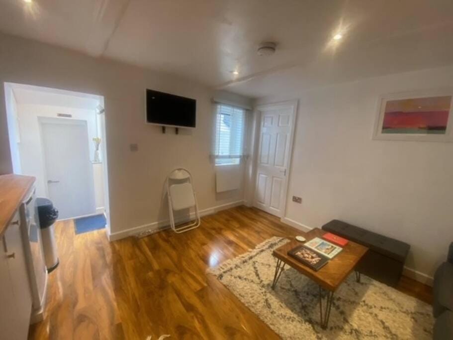 Cozy Basement Apartment at the edge of Old Town Apartment in Margate