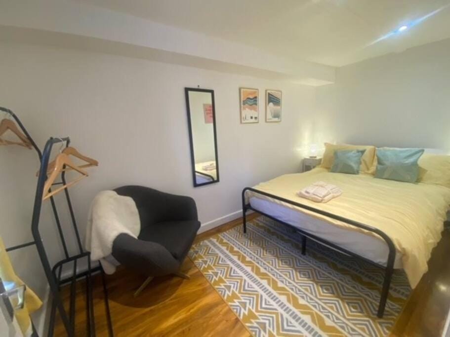 Cozy Basement Apartment at the edge of Old Town Apartment in Margate