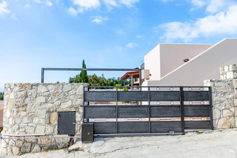 Vila Vasiliki, Next To Platanias, 6min From Sea Villa in Crete