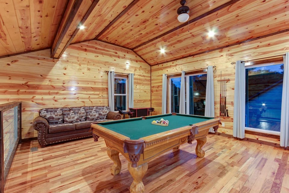 Billiard, Game Room, Seating area