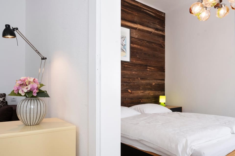 Bed, Living room, Bedroom