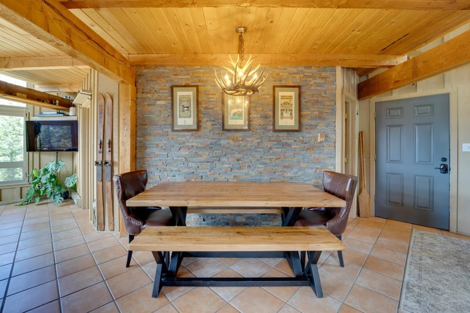 Bayfield Cabin w/ Hot Tub & Striking Mountain View Cabin in La Plata County