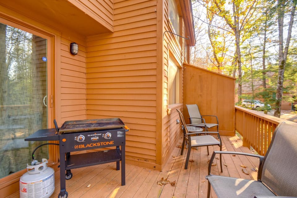 Hot Tub, Near Saco River! Summer Family Getaway House in North Conway