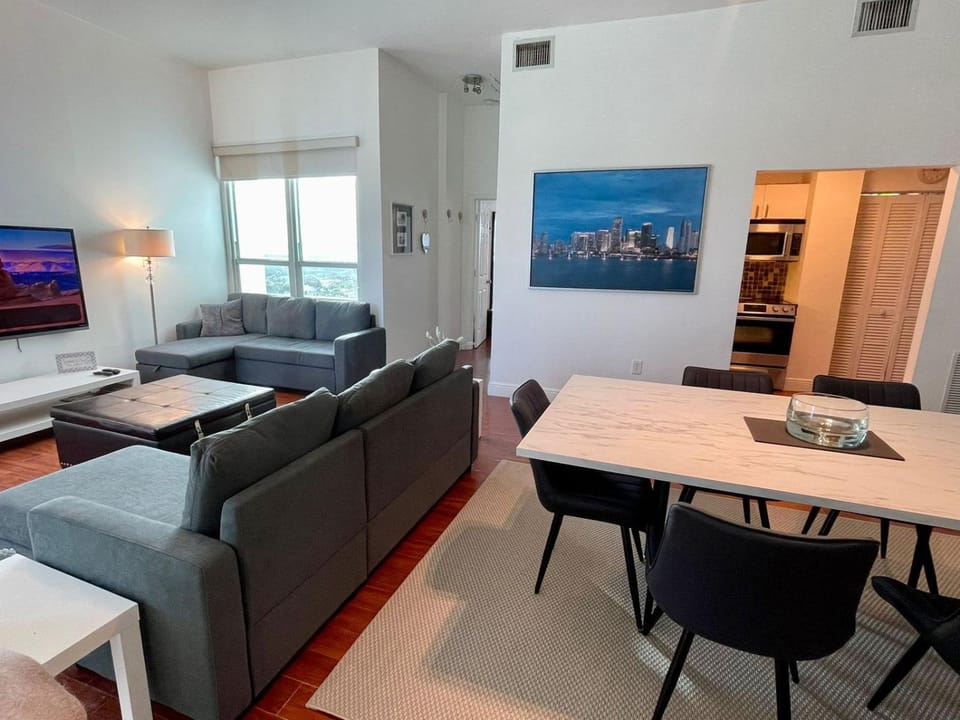 Creative Inn Apt PH 7 Ocean & Bay View Apartment in Miami Beach