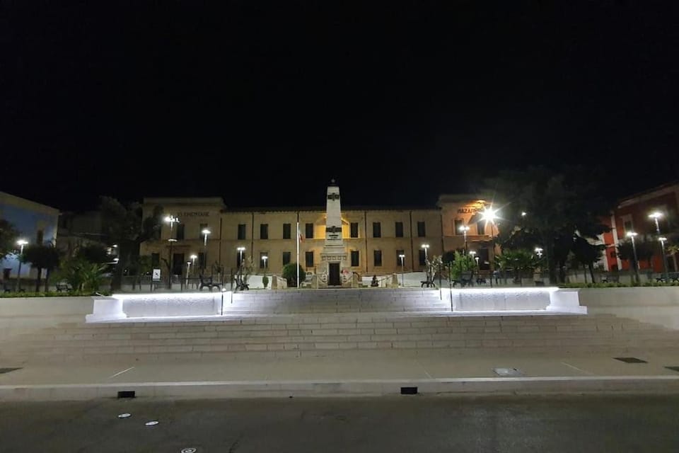 Nearby landmark, City view, Location