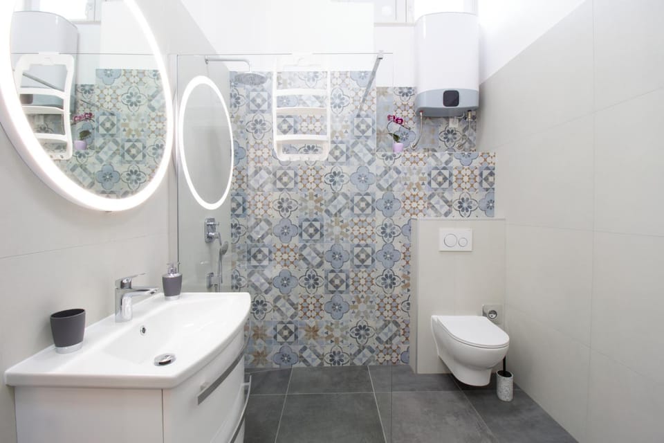Shower, Toilet, Bathroom