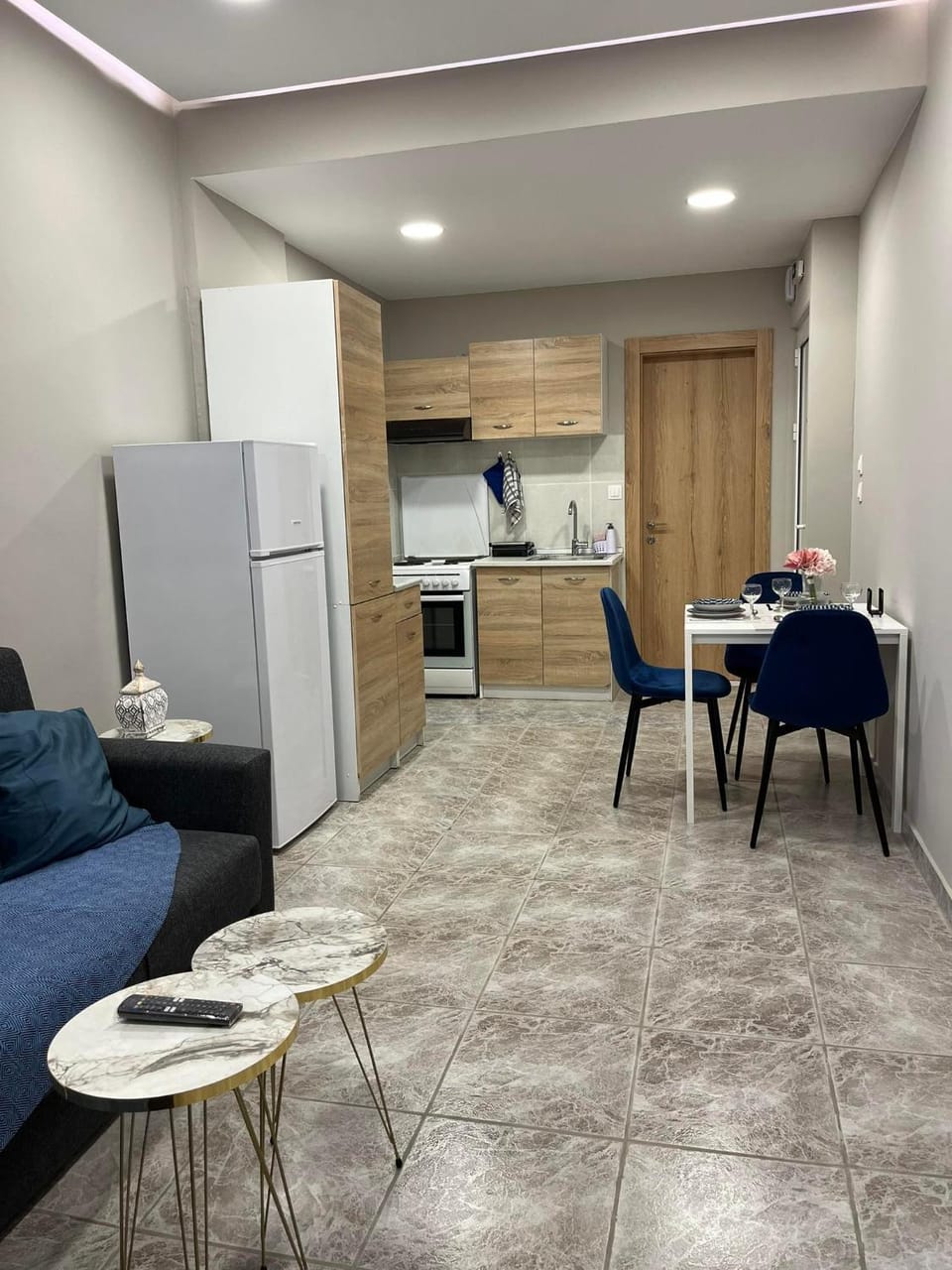 Kitchen or kitchenette, Living room, Seating area, Dining area, pet friendly, stove