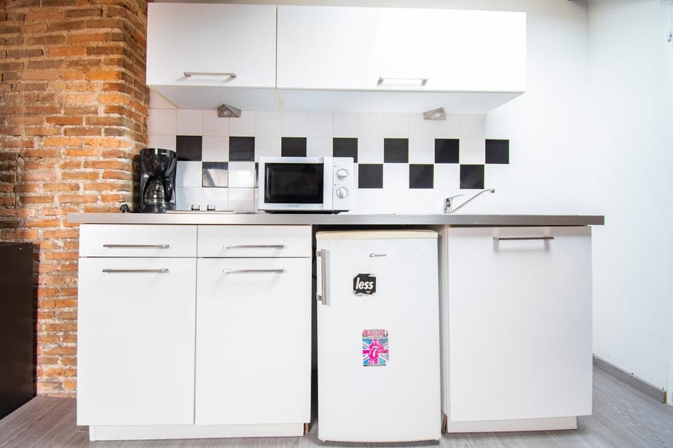 Kitchen or kitchenette, kitchen