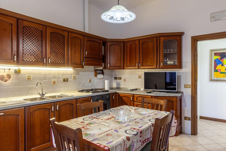 Property building, Kitchen or kitchenette, Living room