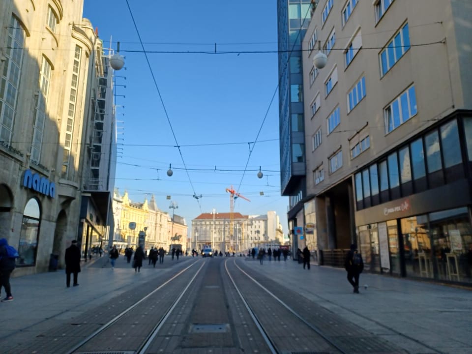 Nearby landmark, Neighbourhood