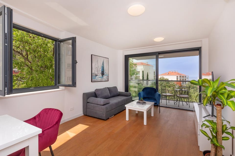 Patio, Day, View (from property/room), Balcony/Terrace, Living room, Seating area, Dining area