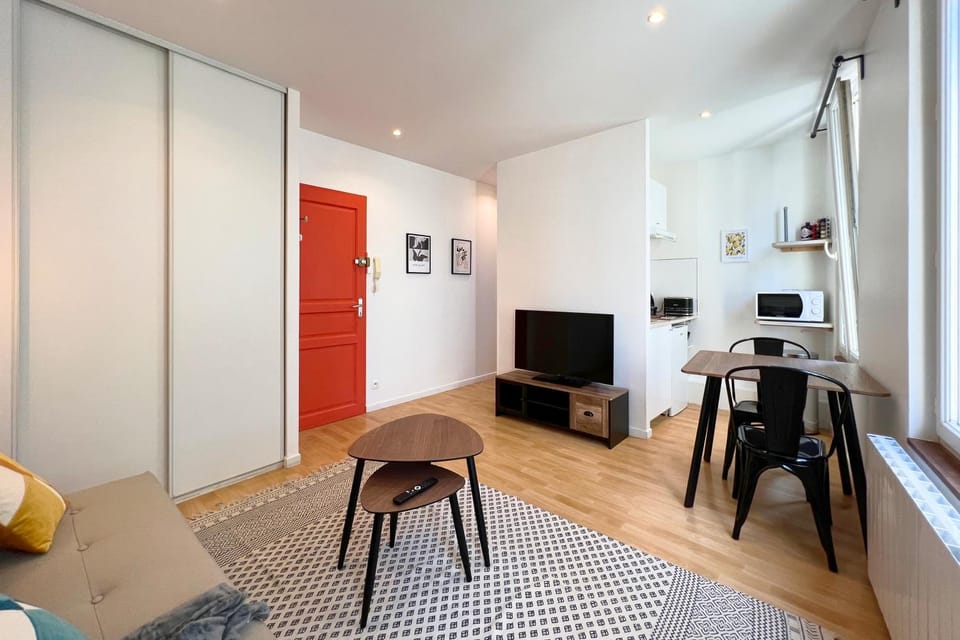 TV and multimedia, Living room, Dining area