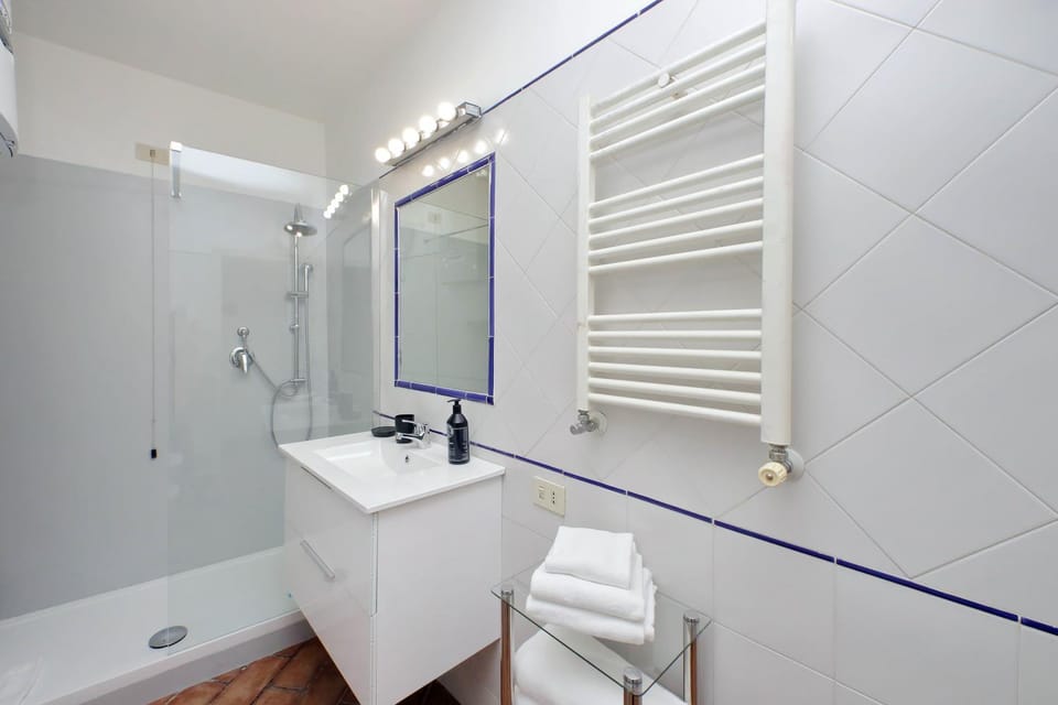 Shower, Bathroom, towels