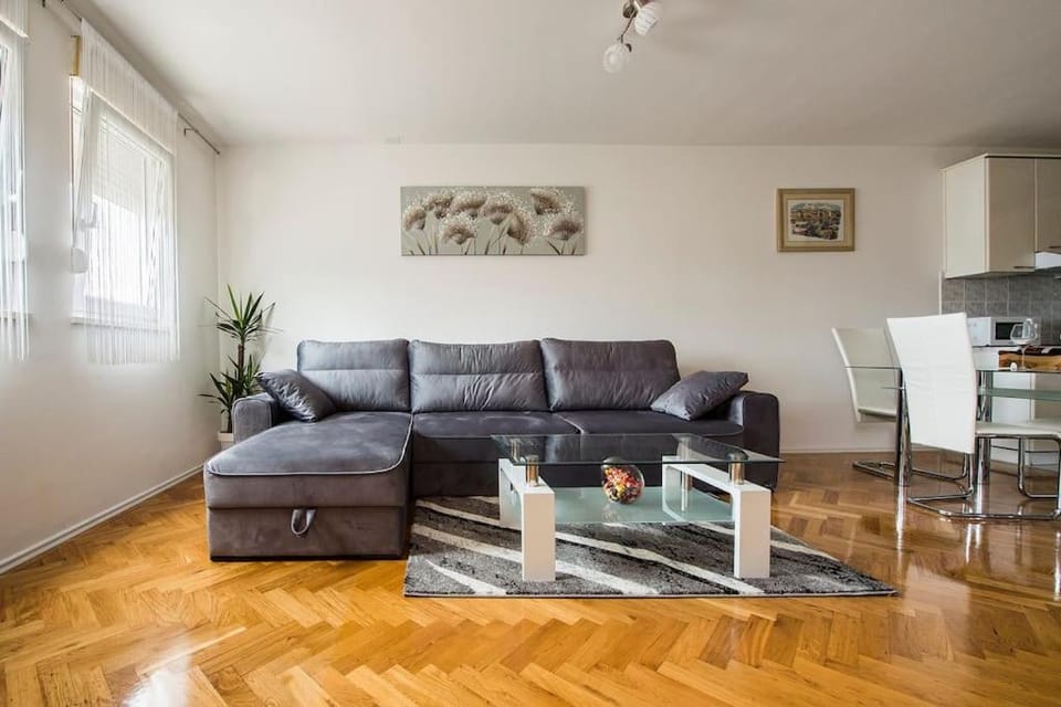 Apartment Jully Apartment in Podstrana