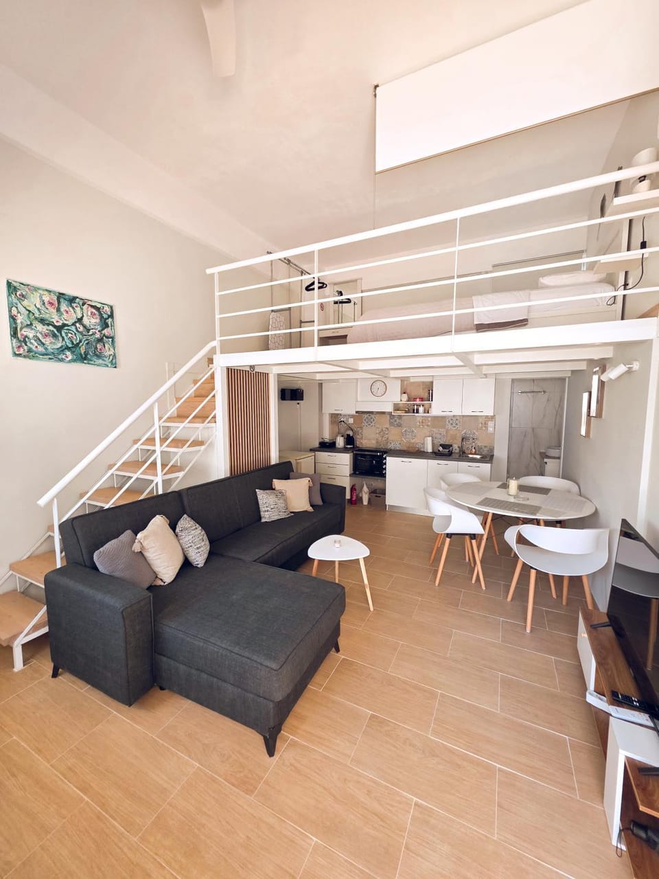 Kitchen or kitchenette, Seating area