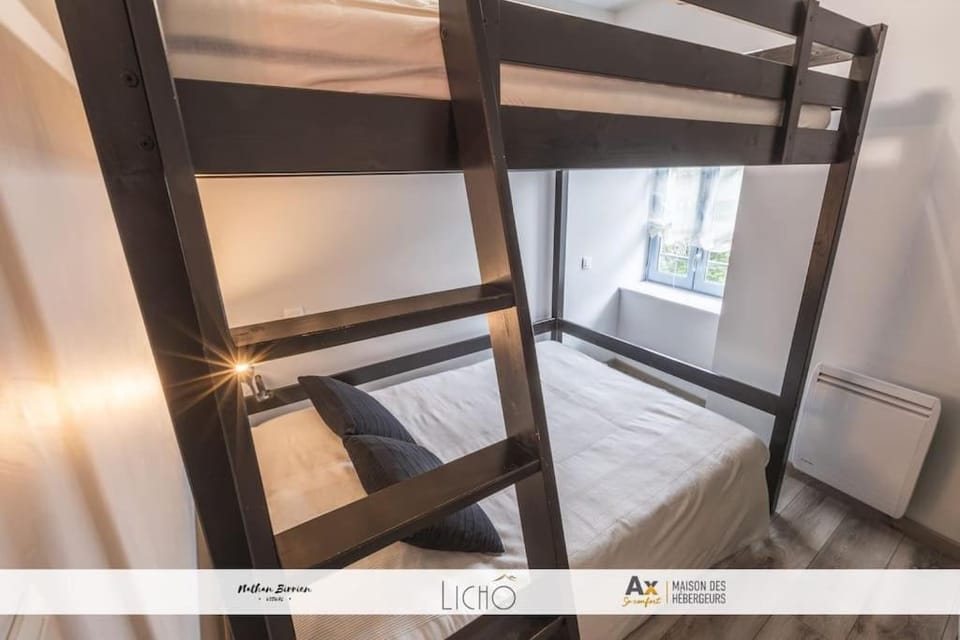 Photo of the whole room, bunk bed