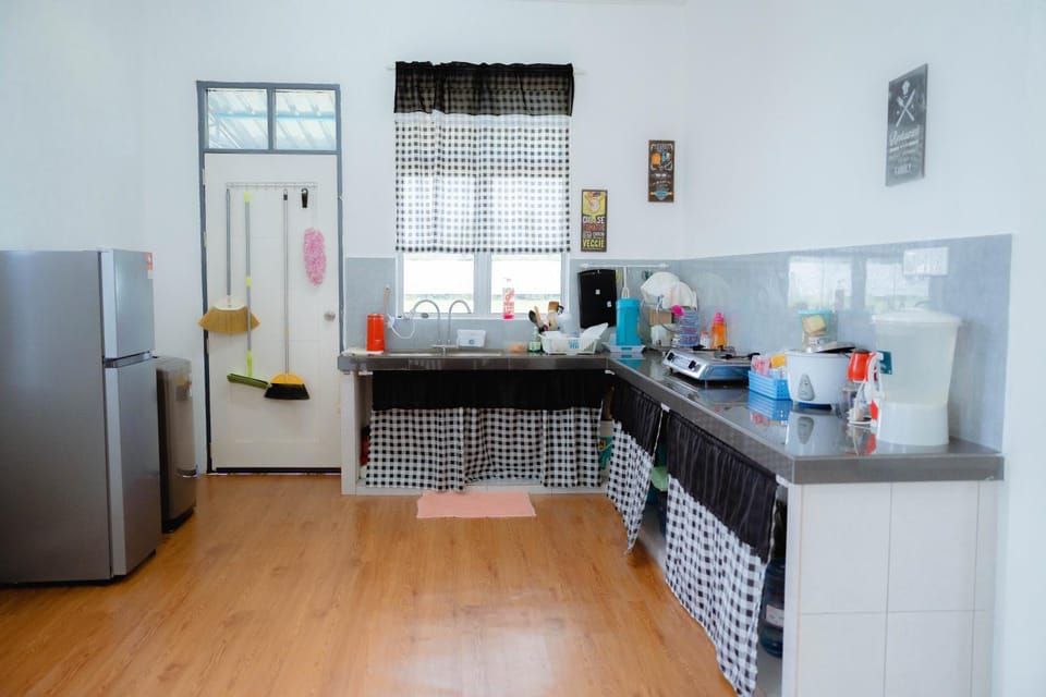 Kitchen or kitchenette, kitchen
