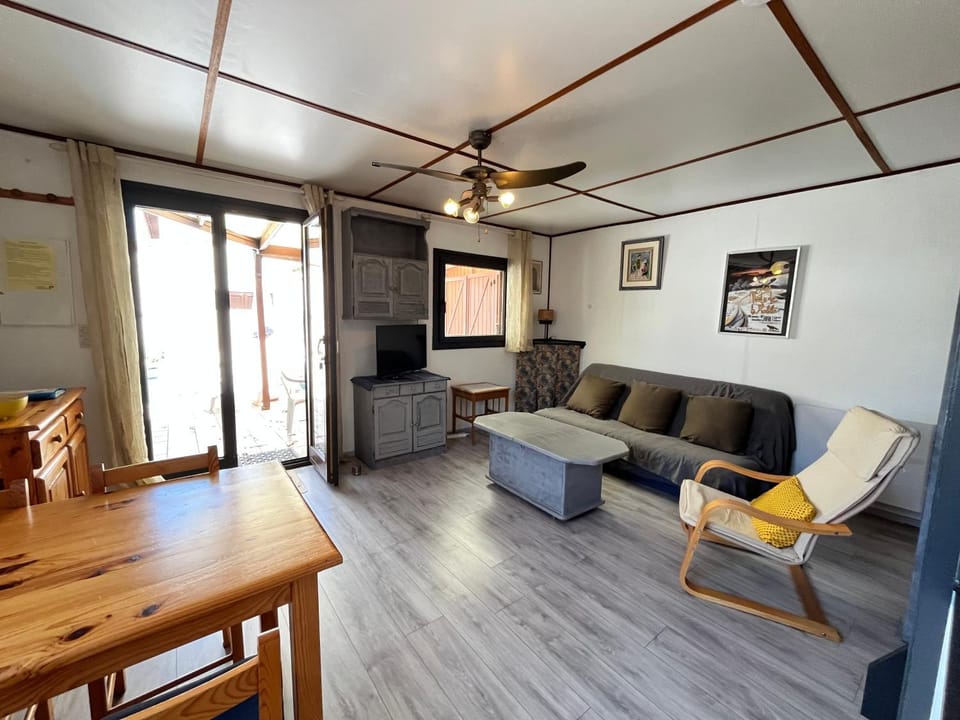 Belle villa de vacances, residence TAMARIS, wifi, 2 chambres climatisees, 4 couchages Acces payant pour les Piscines PORTIRAGNES PLAGE LRTAMA45 Villa in Portiragnes