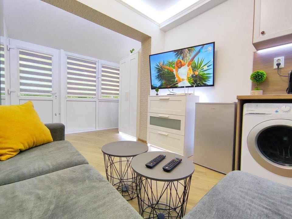 Ally's Place studio Apartment in Varna