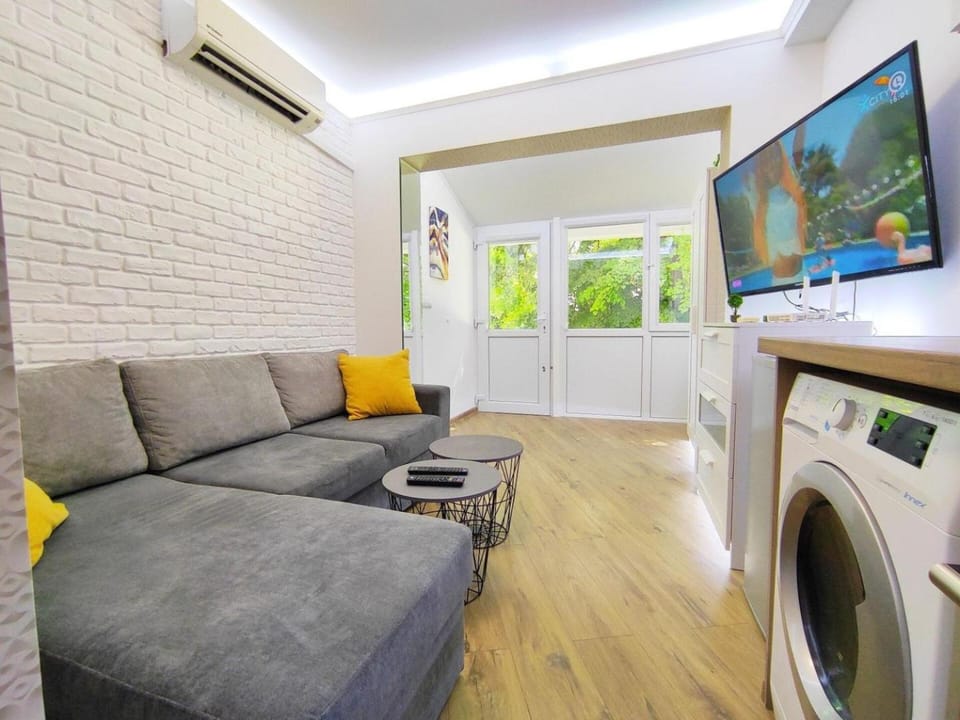 Ally's Place studio Apartment in Varna