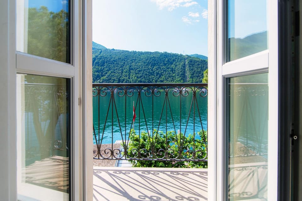 Balcony/Terrace, Lake view, Mountain view