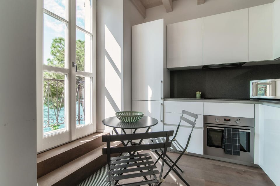 Kitchen or kitchenette, pet friendly, stove