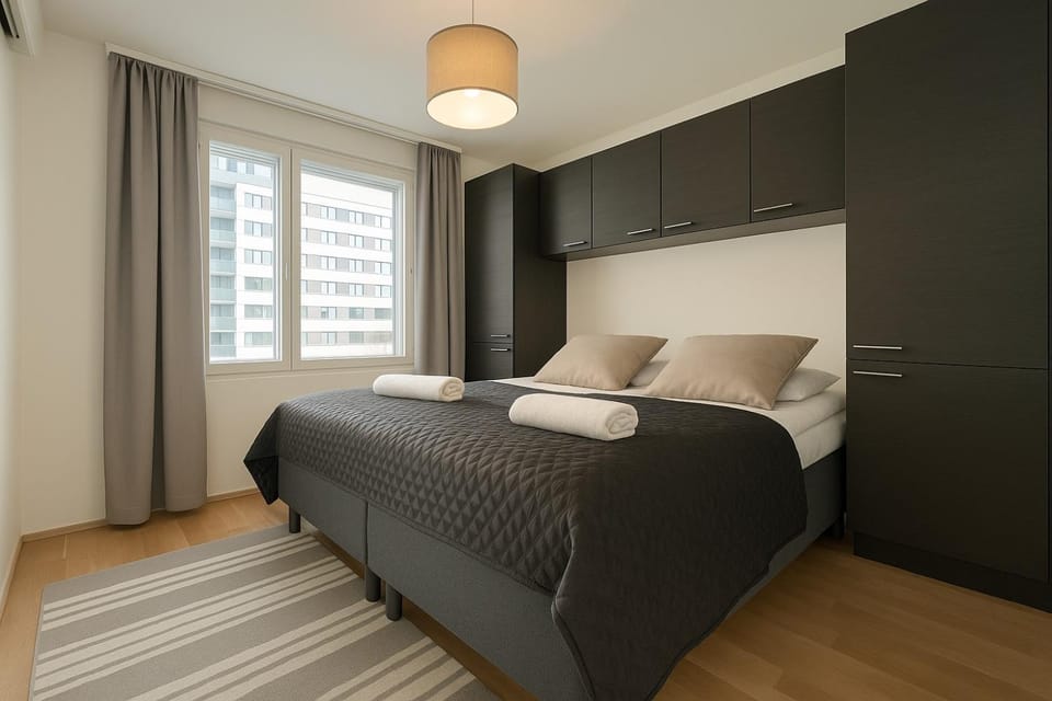Bedroom, towels