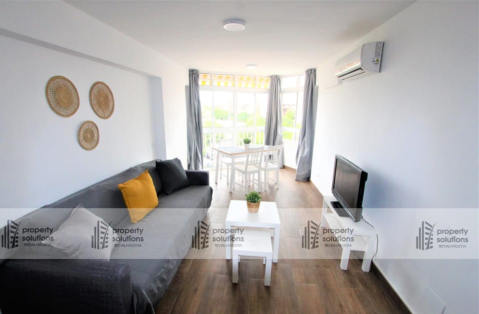 Living room, Photo of the whole room, Seating area, Dining area