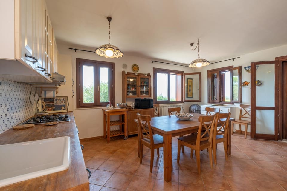 Property building, Kitchen or kitchenette, Living room