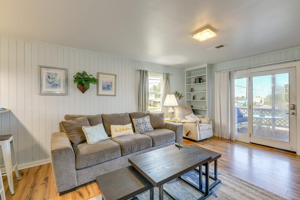 2 Blocks to Bay: ‘Misty Harbor’ Rockport Home House in Rockport