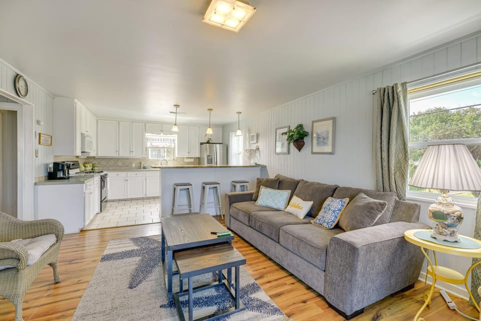 2 Blocks to Bay: ‘Misty Harbor’ Rockport Home House in Rockport
