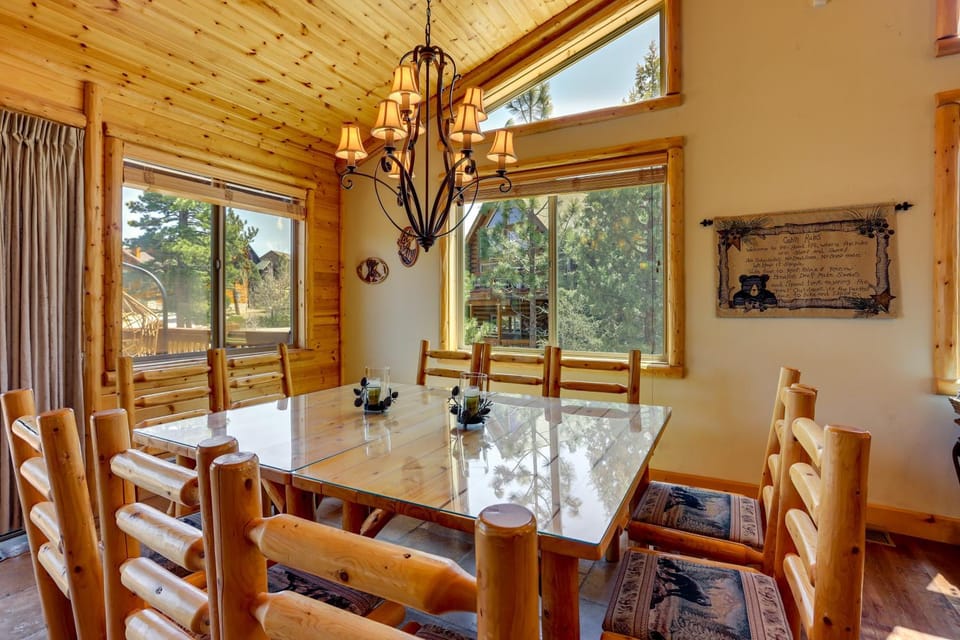 Elegant Big Bear Cabin Half Mi to Big Bear Lake! Cabin in Big Bear