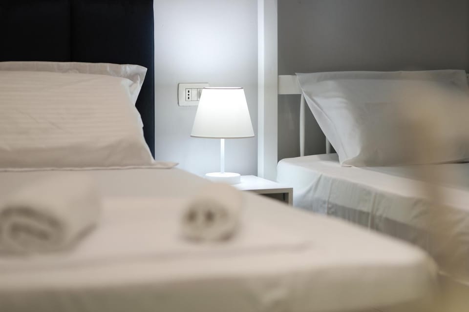 Vila Feliz - Premium Rooms with Free Private Parking Bed and Breakfast in Vlorë