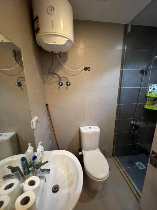 Shower, Toilet, Bathroom, towels