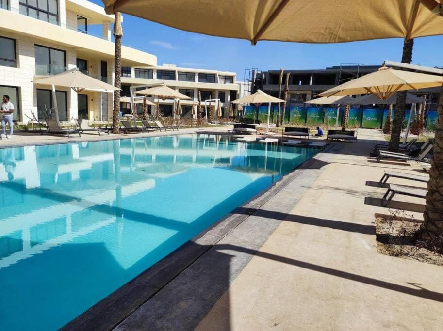Property building, Pool view, Swimming pool, sunbed