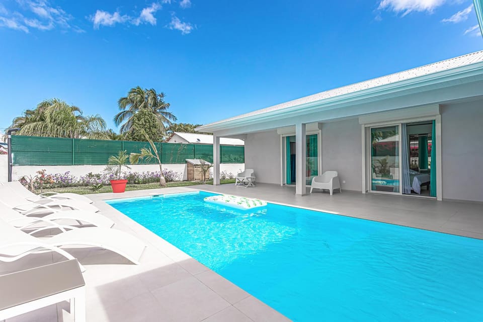 Day, Pool view, Swimming pool, sunbed