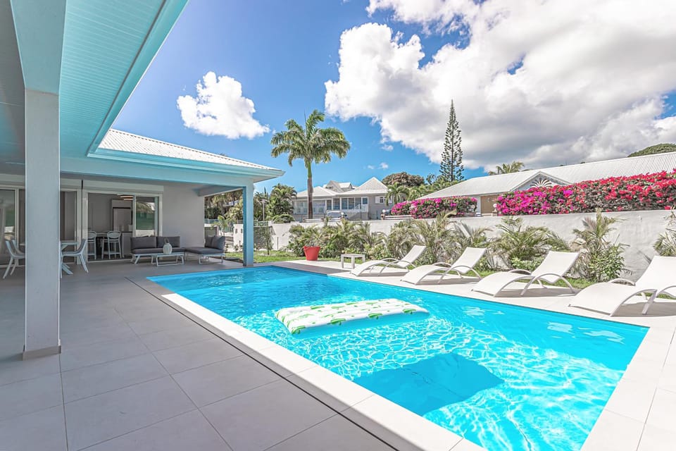 Day, Pool view, Swimming pool, sunbed