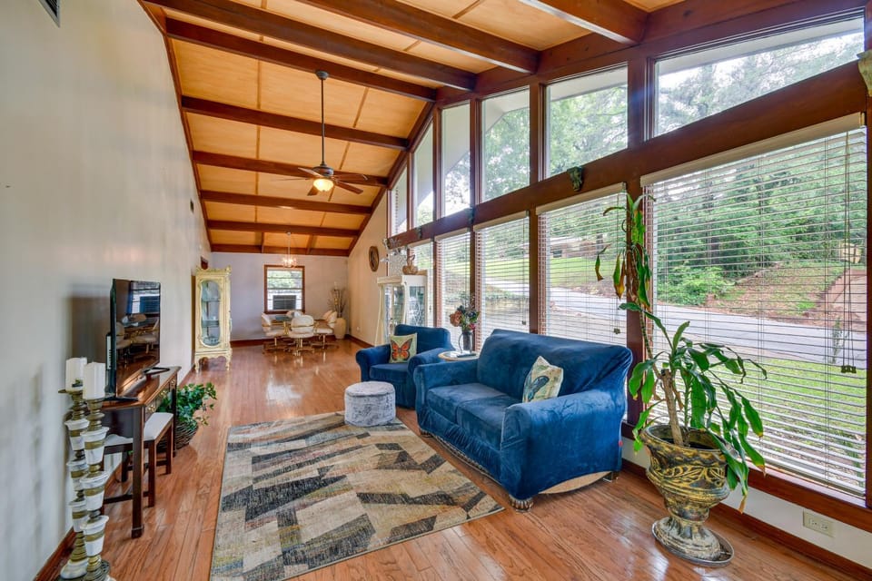 3 Mi to Dtwn Montgomery: Quiet Family Getaway! House in Montgomery